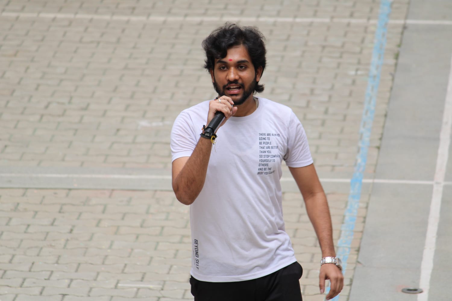 Walking and talking with the mic